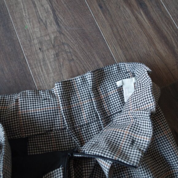 H& M Ladies Mini Skirt - Picture 3 of 5